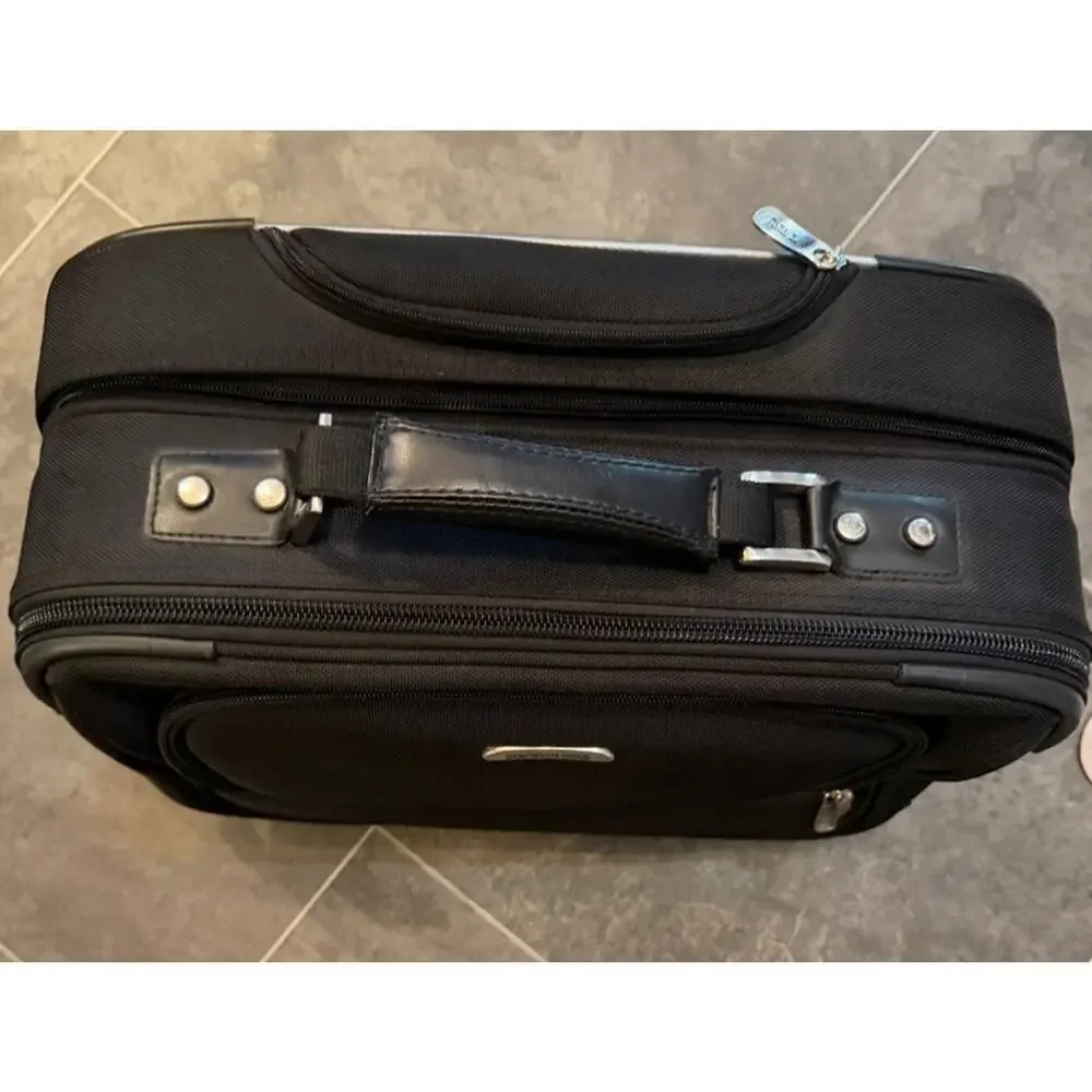 Kenneth Cole Reaction Business Carry-on Travel Computer Bag Wheels Retractable